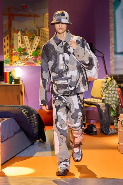 Look 24
